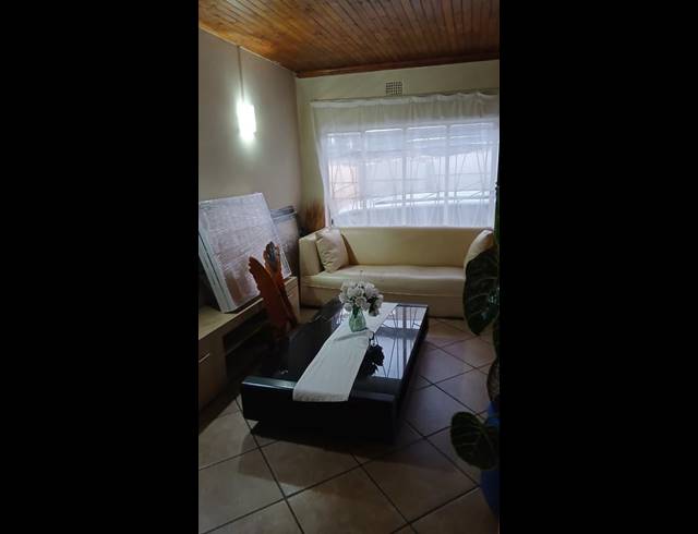 4 BEDROOM PROPERTY TO RENT IN KEMPTON PARK WEST